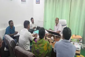Dumka News: प्रखंड कार्यालय में मासिक स्टीयरिंग कमेटी की बैठक, बीडीओ राजेश सिन्हा ने दिए कई कड़े निर्देश