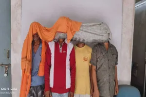 Hazaribagh News: पुलिस की अब तक की सबसे बड़ी कार्रवाई: एक ही रात में दबोचे गए 77 फरार अपराधी और वारंटी
