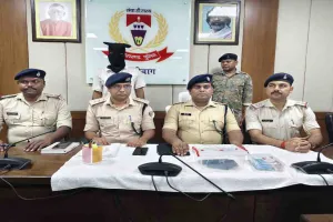 Hazaribagh News: पुलिस की बड़ी कार्रवाई, राहुल दुबे गैंग के खिलाफ शिकंजा, हथियार के साथ एक अपराधी गिरफ्तार