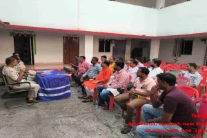 Sahebganj News: सोशल मीडिया की अफवाहों पर न दें ध्यान, शांति समिति की बैठक के दौरान थाना प्रभारी की अपील