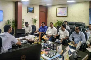 Dhanbad News: किसानों की आय बढ़ाने पर प्रशासन का विशेष जोर, एक सप्ताह के भीतर लाइसेंस और बीज-खाद के आवेदन का आदेश