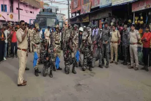 Hazaribagh News: मुख्य चौक पर पुलिस का शक्ति प्रदर्शन, बकरीद को लेकर एसडीपीओ अमित आनंद के नेतृत्व में मॉक ड्रिल