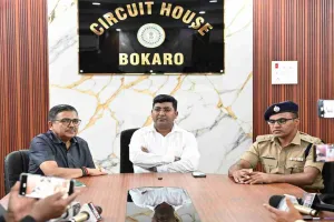 Bokaro News: परिवहन सचिव राजीव रंजन का औचक एक्शन, जिला परिवहन कार्यालय की कार्यप्रणाली की समीक्षा