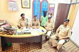Ramgarh News: पुलिस की बड़ी सर्जिकल स्ट्राइक, भैरवी नदी किनारे अवैध शराब भट्टी ध्वस्त, 120 लीटर महुआ शराब जब्त