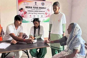 Bokaro News: आदर्श वृद्धाश्रम में युवाओं की अनूठी पहल, 5 दिनों तक बुजुर्गों की सेवा कर पेश की मिसाल