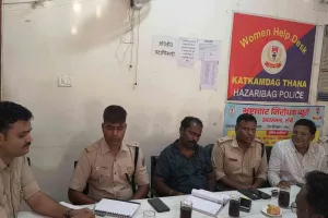 Hazaribagh News: थाना परिसर में शांति समिति की बैठक, बकरीद पर्व को शांति और भाईचारे के साथ मनाने की अपील