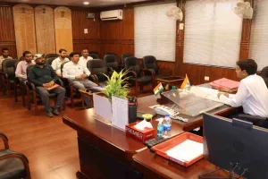 Dumka News: निर्बाध बिजली आपूर्ति पर डीसी सख्त, उपायुक्त अभिजीत सिन्हा ने विद्युत अधिकारियों के साथ की समीक्षा बैठक