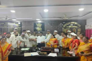 Bokaro News: आर्यिका माताजी हादसे पर जैन समाज का फूटा गुस्सा: गोमिया में निकाला मौन जुलूस, बेरमो एसडीएम को सौंपा ज्ञापन