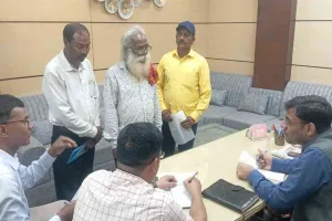 Ramgarh News: उप विकास आयुक्त आशीष अग्रवाल ने सुनीं ग्रामीणों की समस्याएं, दिए कड़े निर्देश