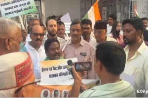 Hazaribagh News: पेट्रोल-डीजल की बढ़ती कीमतों के खिलाफ पेट्रोल पंपों पर चलाया हस्ताक्षर अभियान