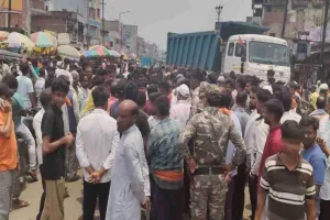 नवविवाहिता काजल परवीन की मौत पर बवाल: शव रखकर कोडरमा-गिरिडीह मार्ग जाम, पुलिस प्रशासन के खिलाफ नारेबाजी