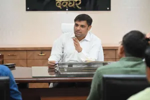 Deoghar News: उपायुक्त सौरभ कुमार भुवानिया ने की शिक्षा विभाग की महत्वपूर्ण समीक्षा