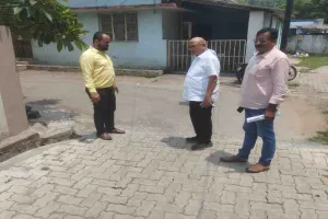 सोनारी में विकास कार्यों का निरीक्षण करने पहुंचे सरयू राय, अधिकारियों को दिए सुधार के निर्देश