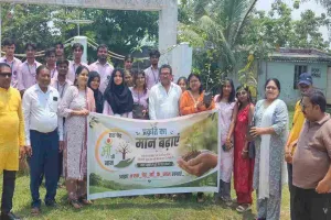 “एक पेड़ माँ के नाम” अभियान में उमड़ा उत्साह, SIT परिसर में लगाए गए 11 फलदार पौधे