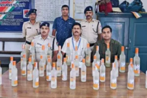 साहिबगंज रेलवे स्टेशन से 34 बोतल विदेशी शराब बरामद, तस्कर सामान छोड़कर फरार