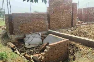 गोलपुर में नियमों की अनदेखी कर कराया जा रहा भवन निर्माण, मीडिया में खबर के बाद भी नहीं जागा विभाग