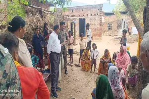 Koderma News: लक्ष्मणडीह में कथित धर्म परिवर्तन मामले में प्रशासनिक छापेमारी, हड़कंप