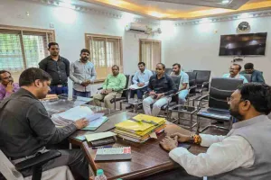 Deoghar news: पुनासी परियोजना विस्थापितों की समस्याओं के समाधान पर जोर, उपायुक्त ने अधिकारियों को दिए निर्देश