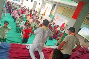 छत्तरपुर में गूंजा संदेश—करें योग, रहें निरोग; सैकड़ों लोगों ने किया सामूहिक योगाभ्यास