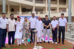 Ranchi News: स्वस्थ जीवन और दीर्घायु का मंत्र है योग : कुलपति डॉ. राजीव मनोहर