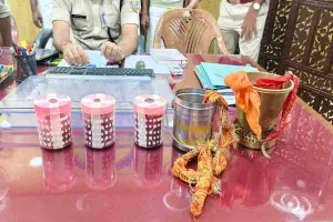 Hazaribagh News: साधु के वेश में पहुंचे ठगों का भंडाफोड़, महिला का सोने का जेवर बरामद; तीन आरोपी गिरफ्तार