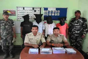 Deoghar News: कैशबैक के लालच में फंसाकर उड़ाते थे पैसे, देवघर में चार साइबर ठग गिरफ्तार