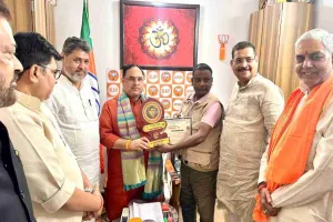 दलित, गरीब और वंचितों के लिए कार्य करने पर कर्मवीर सिंह को मिला राष्ट्रीय अम्बेडकर अवॉर्ड