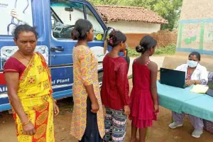 Bokaro News: बीएसएल की मोबाइल मेडिकल यूनिट द्वारा जांच शिविर का आयोजन
