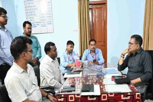 Bokaro News: डीसी अजय नाथ झा का बड़ा एक्शन, दो सरकारी कार्यालयों का औचक निरीक्षण