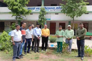Koderma News: आदर्श मध्य विद्यालय में धूमधाम से मनाया गया 12वां विश्व योग दिवस