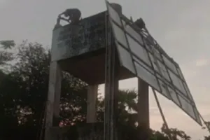 Sahebganj News: पथरा गांव में एनटीपीसी का बड़ा सोलर पैनल उखड़ा, बाल-बाल बचे ग्रामीण