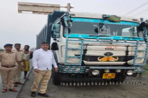 Giridih News: जीटी रोड पर परिवहन विभाग की बड़ी कार्रवाई, 5 ओवरलोड भारी वाहन जब्त
