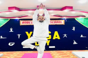 Koderma News: मॉडर्न पब्लिक स्कूल में धूमधाम से मनाया गया 12वां अंतर्राष्ट्रीय योग दिवस