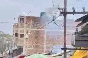 koderma News: मरचोई मोड़ हाट बाजार में गिरा हाई वोल्टेज चालू तार, मची भारी भगदड़