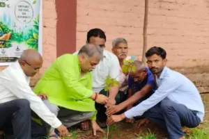 Koderma News: मंजुला शर्मा मेमोरियल अकादमी में विश्व पर्यावरण दिवस पर भव्य वृक्षारोपण