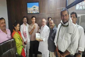 Hazaribagh News: झारखंड टी-20 लीग में बरही के दो खिलाड़ियों का चयन,विधायक मनोज यादव ने किया सम्मानित