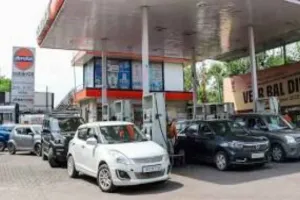 पेट्रोल-डीजल की खरीद पर सरकार ने तय की नई लिमिट, जानिए अब कितना ईंधन ले सकेंगे आप