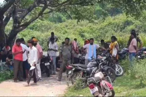 झरिया के लाल बंगला छठ घाट के पास मिला युवक का शव: गला रेतकर हत्या की आशंका से सनसनी