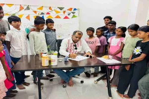Ranchi News: आईसीएआर-आईआईएबी के समर कैंप में बच्चों ने सीखी झारखंड की पारंपरिक सोहराय कला