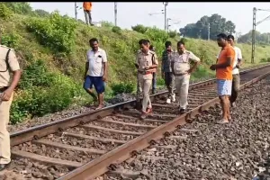 विभूति एक्सप्रेस की चपेट में आने से युवक की मौत, रेलवे ट्रैक पर मिला क्षत-विक्षत शव