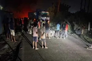 Dhanbad Land Subsidence: तेतुलमारी में आधी रात जमीन धंसी, दहशत में घर छोड़कर भागे लोग