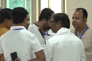 Jharkhand Rajya Sabha Polls: चुनावी घमासान के बीच BJP विधायकों संग चाय पर दिखे हेमंत सोरेन, VIDEO वायरल