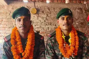 Pakur News: दो बेटों ने पूरा किया 6 माह का कठिन सैन्य प्रशिक्षण, अग्निवीर बन लौटे तो हुआ भव्य स्वागत