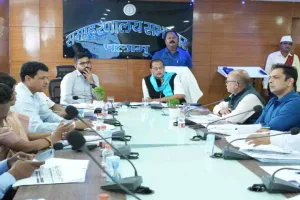 Palamu News: सीडी रेश्यो में गिरावट पर भड़के मंत्री राधा कृष्ण किशोर; बैंकों को दी सरकारी राशि हटाने की चेतावनी