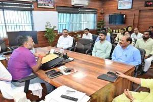 Giridih News: उपायुक्त रामनिवास यादव ने आयुष स्वास्थ्य सेवाओं को सुदृढ़ करने की बनाई रणनीति