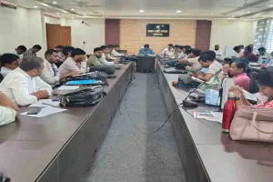 Dumka News: मकान सूचीकरण एवं आवासन गणना कार्य की समीक्षा हेतु पर्यवेक्षकों की बैठक आयोजित