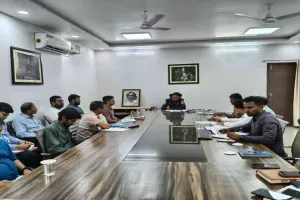 Hazaribagh News: उपायुक्त हेमन्त सती की अध्यक्षता में नगर निगम की समीक्षा बैठक