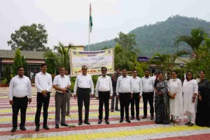 Koderm News: व्यवहार न्यायालय में पर्यावरण दिवस, प्रधान जिला जज रमाकान्त मिश्रा ने किया वृक्षारोपण