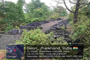 Dhanbad News: बीसीसीएल ब्लॉक-2 में सीआईएसएफ की बड़ी कार्रवाई, 31 टन अवैध कोयला जब्त
