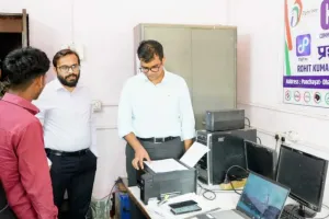 Koderma News: पंचायत ज्ञान केंद्र के खराब संचालन पर डीसी ने जताई कड़ी नाराजगी